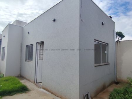 Casa-Térrea em Jardim Batistão