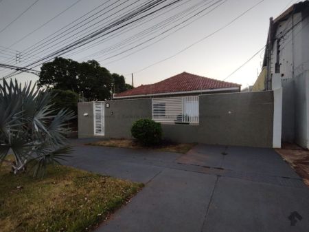 Casa-Térrea em Vila Ipiranga
