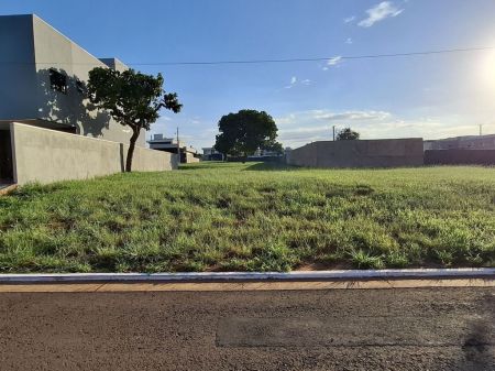 Terreno-Condomínio em Residencial Shalom