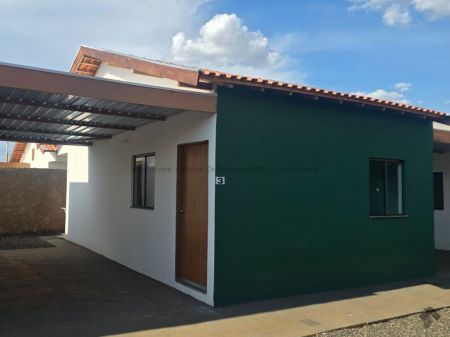 Casa de Vila em Aero Rancho