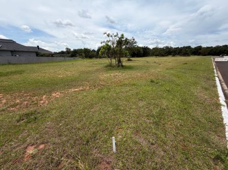 Terreno-Condomínio em Terras do Golfe