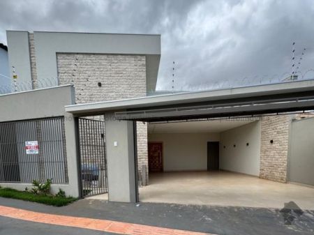 Casa-Térrea em Monte Castelo
