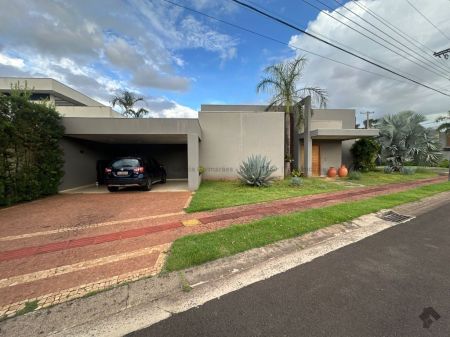 Casa-Térrea-Condomínio em Pq. Residencial Damha II