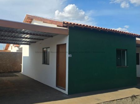Casa-Térrea-Condomínio em Aero Rancho