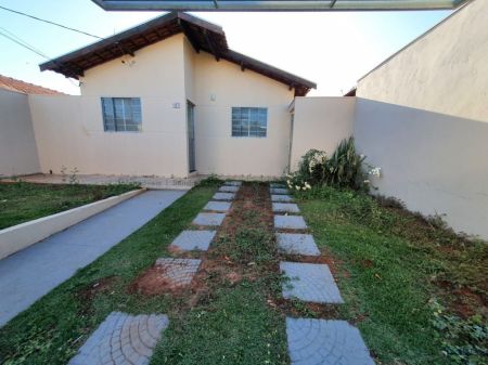 Casa-Térrea-Condomínio em Coronel Antonino