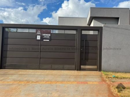 Casa-Térrea em Vival dos Ipês