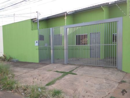 Casa-Térrea em Jardim Imá