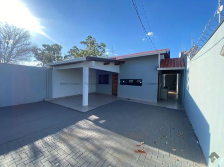 Casa-Térrea em Aero Rancho