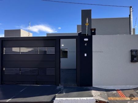 Casa-Térrea em Aero Rancho