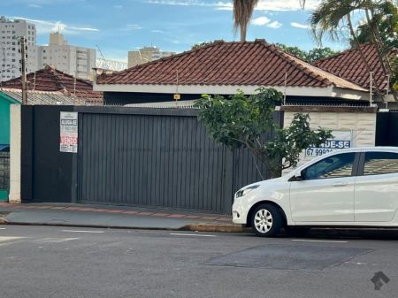 Casa-Térrea em Centro