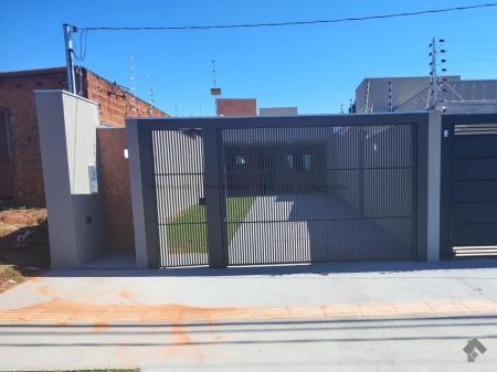 Casa-Térrea em Jardim Montevidéu