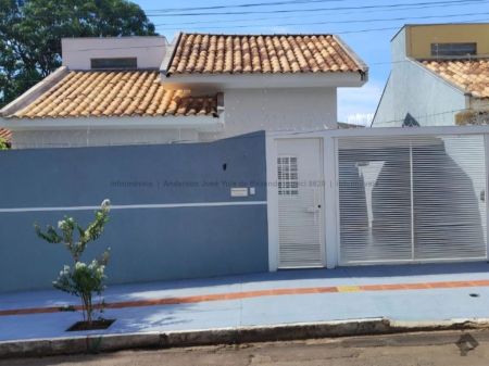 Casa-Térrea em Vila Vilas Boas