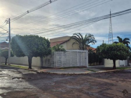 Casa-Térrea em Jardim São Lourenço