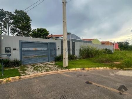 Casa-Térrea em Parque das Águas