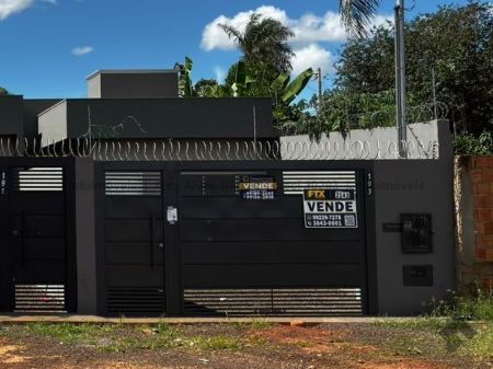 Casa-Térrea em Vila Aimoré