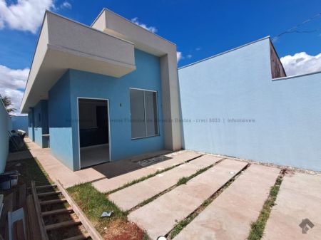 Casa-Térrea em Aero Rancho