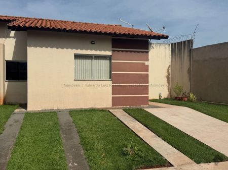 Casa-Térrea-Condomínio em Monte Castelo