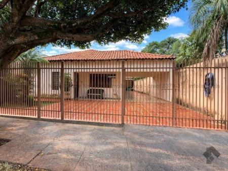 Casa-Térrea em Monte Castelo