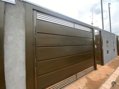 Casa-Térrea em Aero Rancho