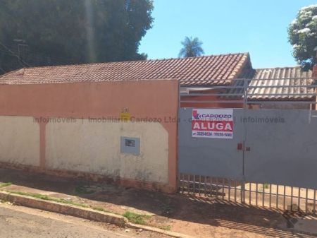 Casa-Térrea em Aero Rancho