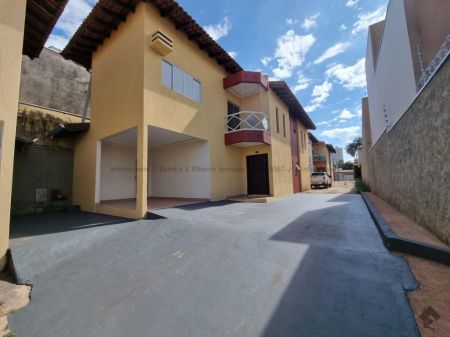 Sobrado-Condomínio em Monte Castelo