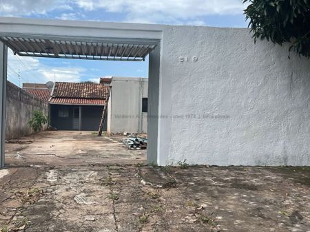 Casa-Térrea em Monte Castelo