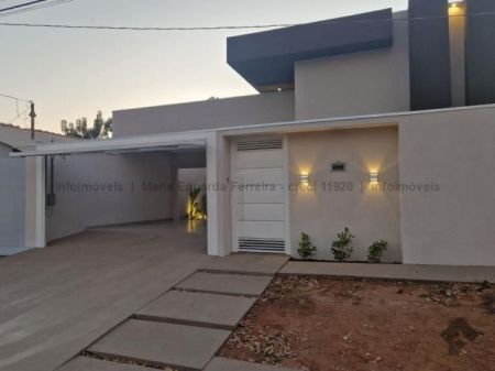 Casa-Térrea em Vila Cidade Nova