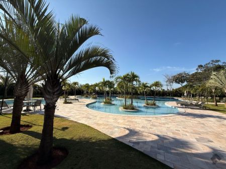 Terreno-Condomínio em Riviera Home Club