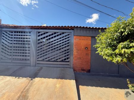 Casa-Térrea em Monte Castelo