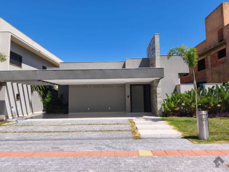 Casa-Térrea-Condomínio em Pq. Residencial Damha II