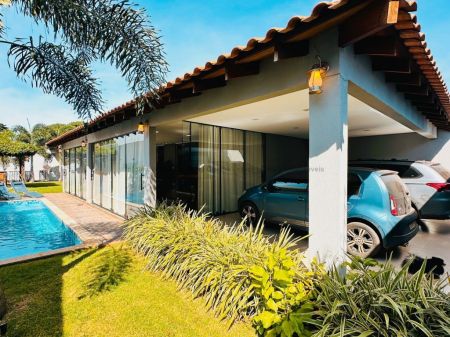 Casa-Térrea em Jardim Lagoa Dourada