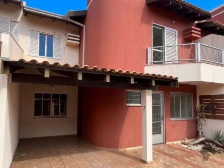 Sobrado-Condomínio em Chácara Cachoeira