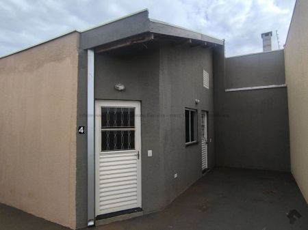 Casa-Térrea-Condomínio em Bela Laguna