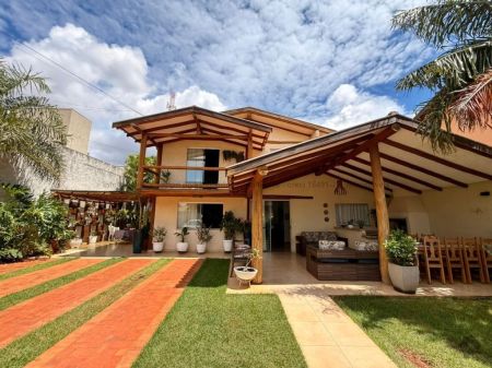 Casa-Térrea em Chácara Vendas