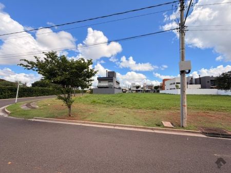 Terreno-Condomínio em Residencial Alphaville IV