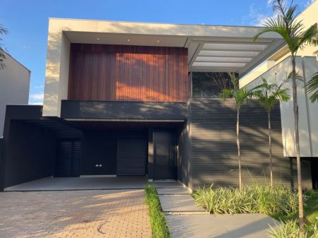 Sobrado-Condomínio em Residencial Alphaville II