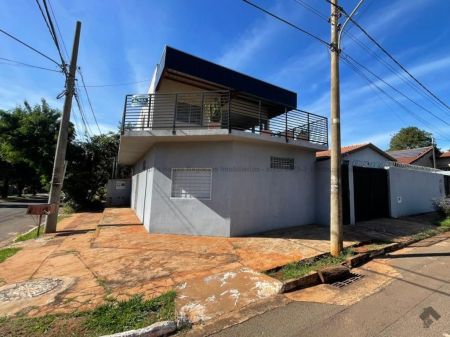 Casa Comercial em Jardim Batistão