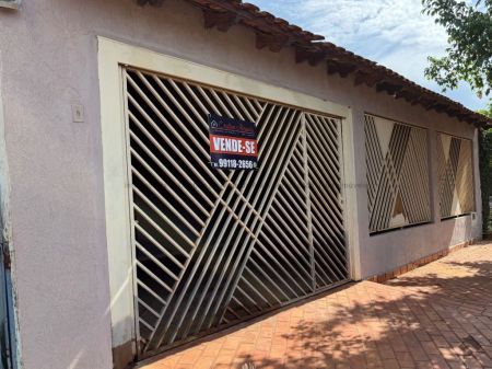 Casa-Térrea em Iracy Coelho