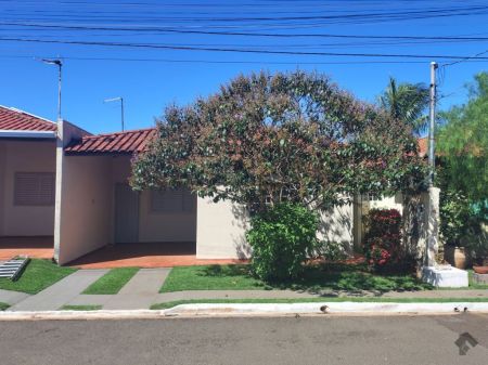 Casa-Térrea-Condomínio em Coophasul