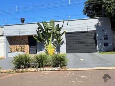 Casa-Térrea em Parque dos Poderes