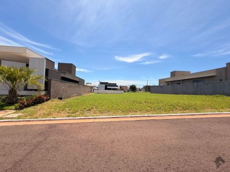 Terreno-Condomínio em Residencial Shalom
