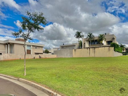 Terreno-Condomínio em Residencial Alphaville II
