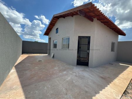 Casa-Térrea-Condomínio em Jardim Anache