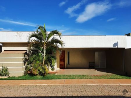 Casa-Térrea-Condomínio em Jardim Leblon
