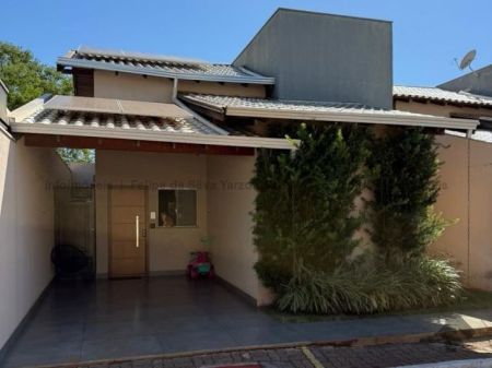Casa-Térrea-Condomínio em Rita Vieira