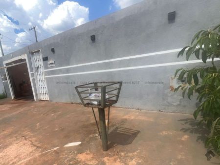 Casa-Térrea em Jardim Lagoa Dourada