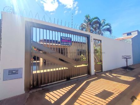 Casa-Térrea em Aero Rancho