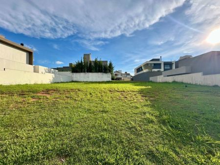 Terreno-Condomínio em Residencial Alphaville