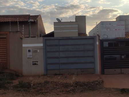 Casa-Térrea em Jardim Noroeste