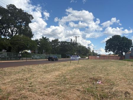 Área em Jardim Parati